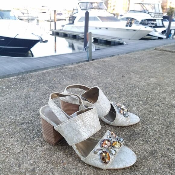 Tahari heels  - Picture 2 of 16